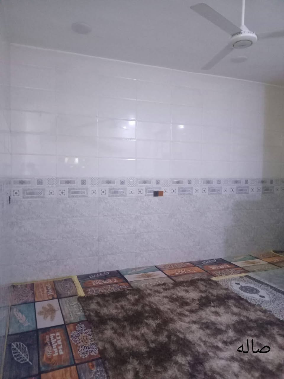 السلام عليكم يوجد بيت للبيع متكون من استقبال ومطبخ وغرفه نوم وخدمات ١٠٠ متر الواجهه ٥ ونزال ٢٠ ب٢ ع١٥ للستفسار اكثر ع الرقم ***********
