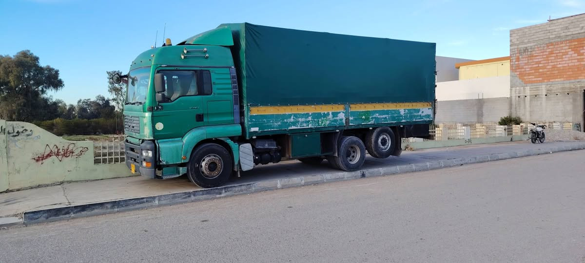 سياره مان للبيع ٢٠٠١ مكفوله مكانه ديالئ جلولاء ***********
