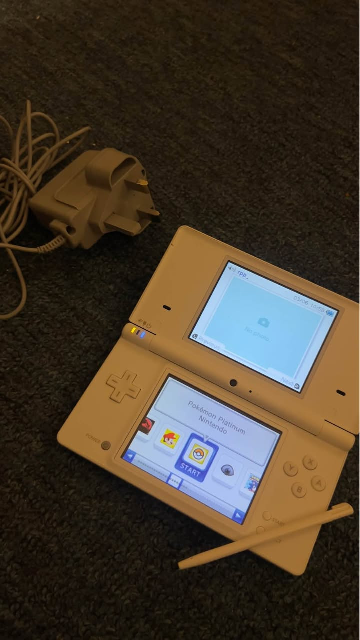لام عليكم
NINTENDO DSI WHITE - نيتيندو دي اس اي
نضيف جدًا وبطارية جديده اصليه وشاحنة اصلية ورام 32GB وادبتر تحويله وفلاش مال رام مال تنزيل العاب قلمه لأصلي نفس لون لجهاز لجهاز مابي اي مشكله مهكر بيه 20 لعبه وبعد ينزل بيه هواي 
سعر الجهاز 80 
مكاني بغداد اكو توصيل بغداد, العراق


**إذا كنت صاحب هذا الإعلان وتريد حذفه لأي سبب، رجاءا أرسل رسالة إلى الدعم الفني**