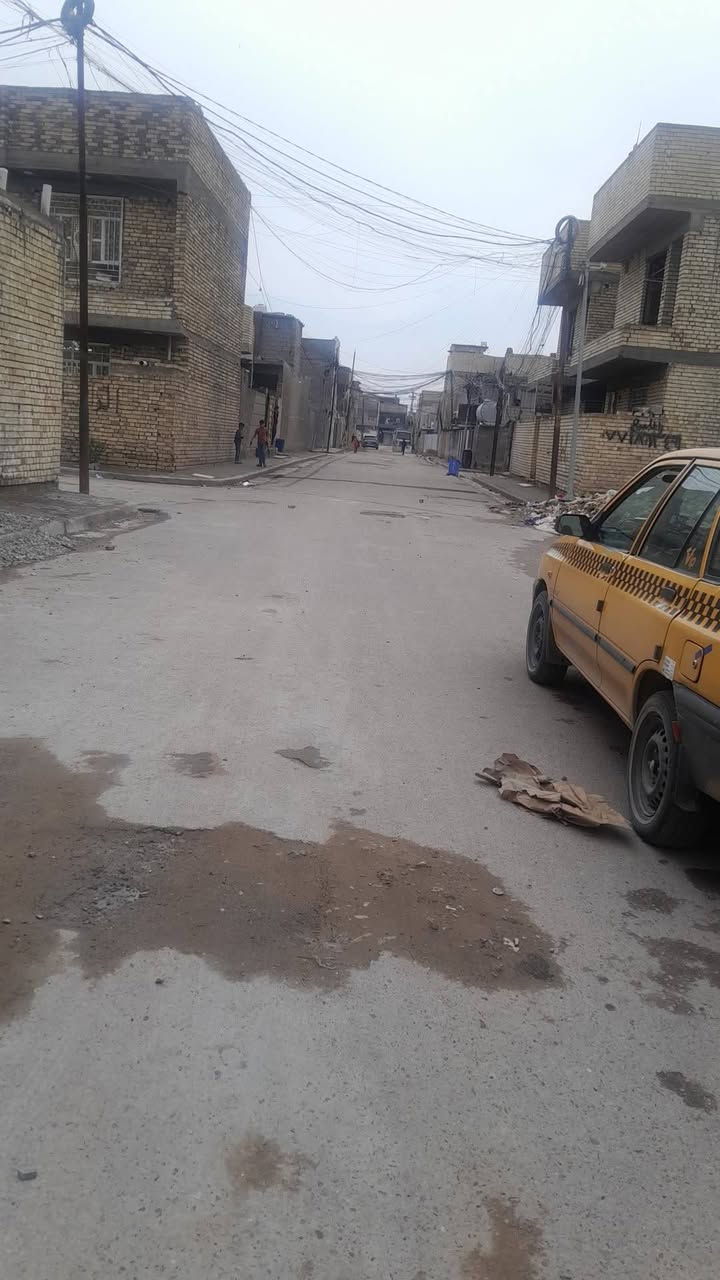 السلام عليكم مرخصةمديرالاكروب المحترم بيت هيكل تلاث طوابق لبيع لمساحه ٨٠ متر زراعي حي السلام الكماليه شارع المستشفى الجديدة خدمات كامله مجاري وتبليط مقرنص كهرباء انترنيت ضوئي مولده ذهبي تبليط ومقرنص  للاستفسار مستعجل على بيعته رجان جيك سعار المنطقه وتعال ***********
