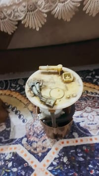 قاعدات عبوة بانزين سيارة سازوكي sx4  للبيع وحده محوره والثانية بلادية ...