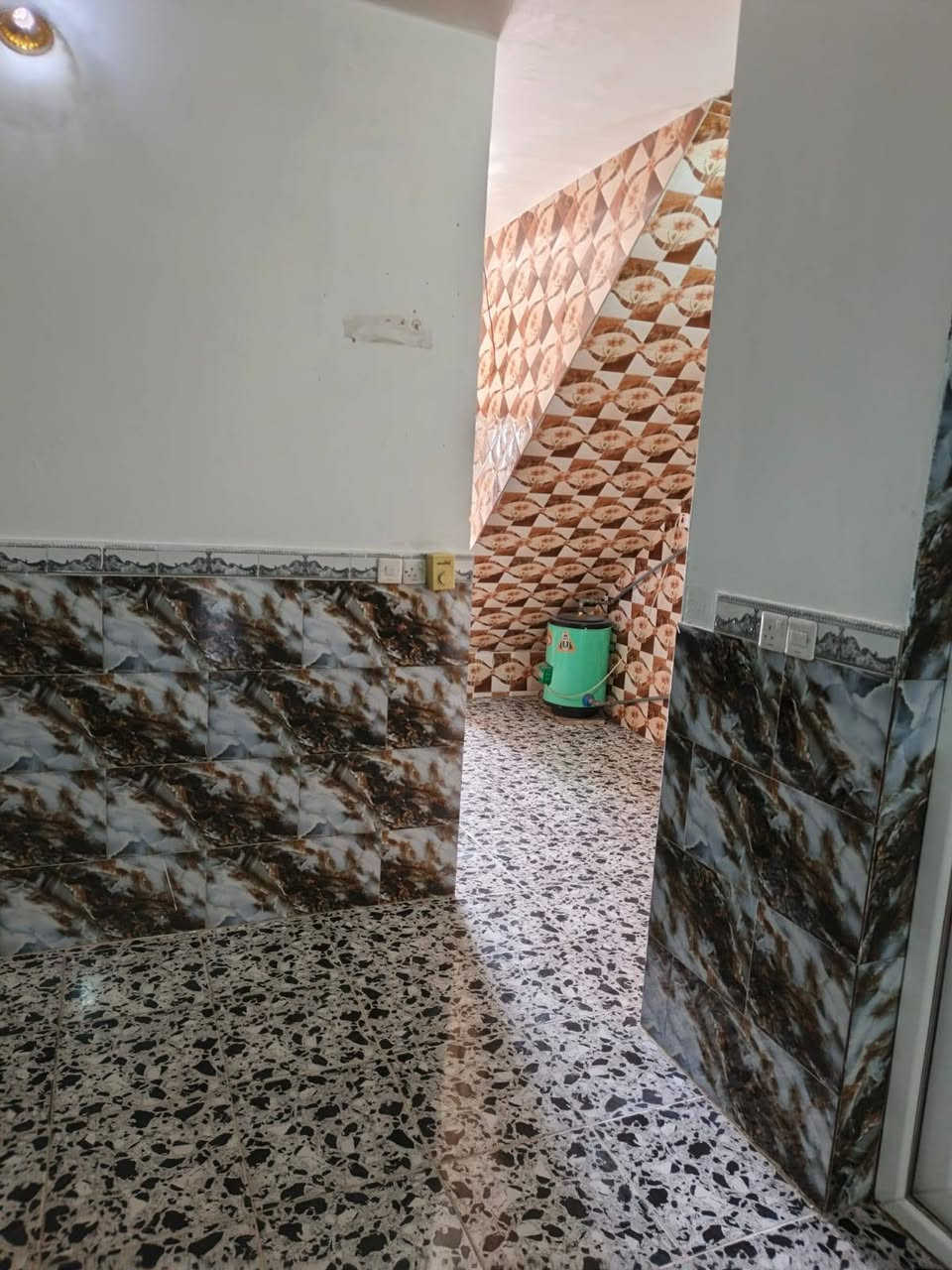 للايجار ١٢٠م بناء حديث طابق ثاني الشعب التجار الأولى قرب اعداديه بلقيس بيه ٢نوم واستقبال وخدمات مدخلين الإيجار ٤٥٠ للاستفسار ***********
