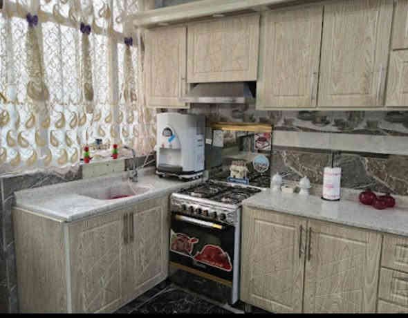 س ع دار للبيع في منطقه نواب الضباط الخدمي خلف مطعم فلافل رزاق مساحه ٨٨ لبيت ركن واجه ٨ نزال١١ غرفتين نوم وصاله واستقبال ومطبخ وخدمات طابقين لبيت عرصه الاستفسار أكثر ع ***********
