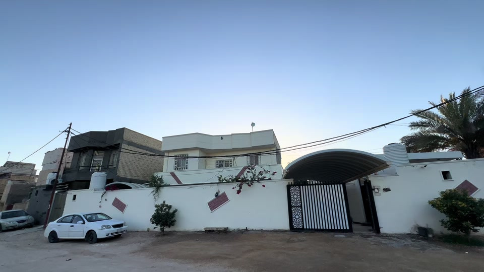 دار مساحة ٦٠٥ متر واجهة ٢٧ و باقي نزال عنوانه كربلاء البوبيات عمود ٩٤ و تدخل فرع اسواق الغدير اخوان البيت بي ٥ غرف نوم يعني  فله البيت بناء جديد كلة طابوك جمهوري بي مضيف ١٢ونص و بي مطبخ و صاله و كراج يكفي ٣ سيارات و بي صحيات عدد ٤ و بي حديقة كلشي بيها من حمضيات و غيرها من الزرع السعر 285 و قابل للتفاوض  ——————————————— الاتصال *********** #موصل_بغداد_كركوك_حله_نجف_بصره #كربلاء_مدينة_العشق_والعاشقين #اكسبلوررر #اقصاد #fyp 
