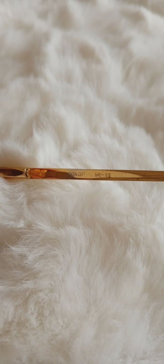 *** نادرة جداجدا***
نظارة ماركة مارتيني ألماني اصلي
قياس: 56 وسط
عدسات: حجر سميك
اطار: مطلية بالذهب عيار 20
فلتر: uv400 لحماية العين من أشعة فوق البنفسجية 
انتاج سبعينات
قطعة نضيفة جدا جدا.. كسر زيرو
للاستفسار: واتس اب ***********
