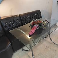 ميز طعام مع كراسي عدد ثنين يحتوي على مخزن قلاب السعر 200 للاستفسار 079...