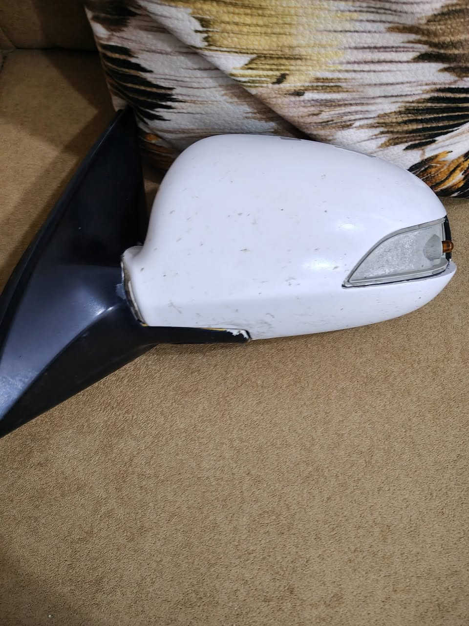 سلام عليكم
زوج مرايات لانترا للبيع 
مكان ميسان 
تواصل ***********
