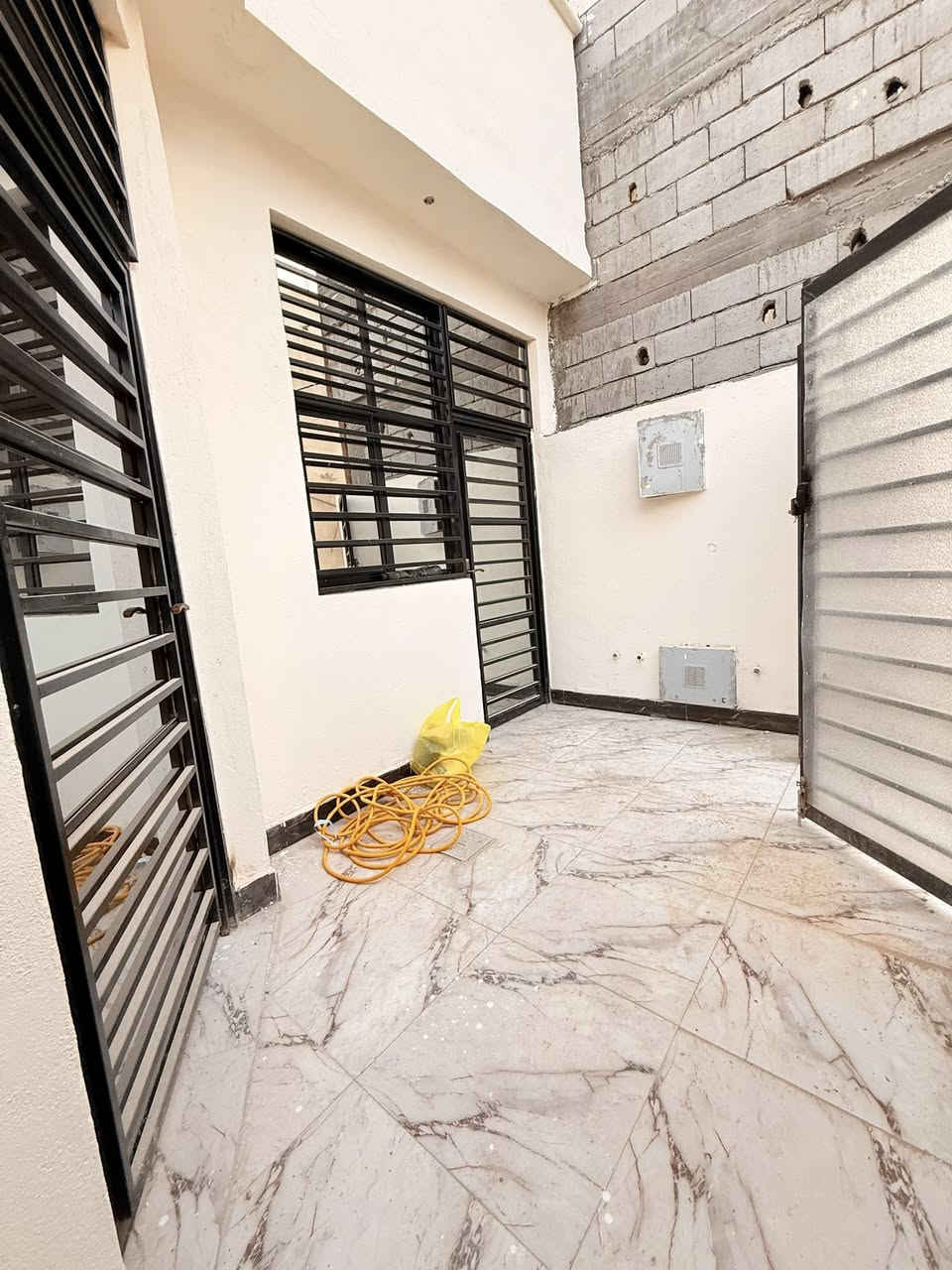 احبتي توفر دار 100 متر ابي الخصيب العوجة نهاية شارع المقيمين ثاني بيت عن التبليط  السعر 60 وبي مجال /***********

يحتوي غرف 2 وديوان وصالة ومطبخ وطارمة 

#مشاهيرفيسبوك #مشاهيرتيكتوك #جنس_العقار #العقارات #البصرة #مشاهده #العالية #الجمهورية #بريهه #الجزائر #الجزيره #العباسية #الجنينة #الجبيله #الابلة #الطويسه # #الوفود #المطيحة #الفاو #السيبة
