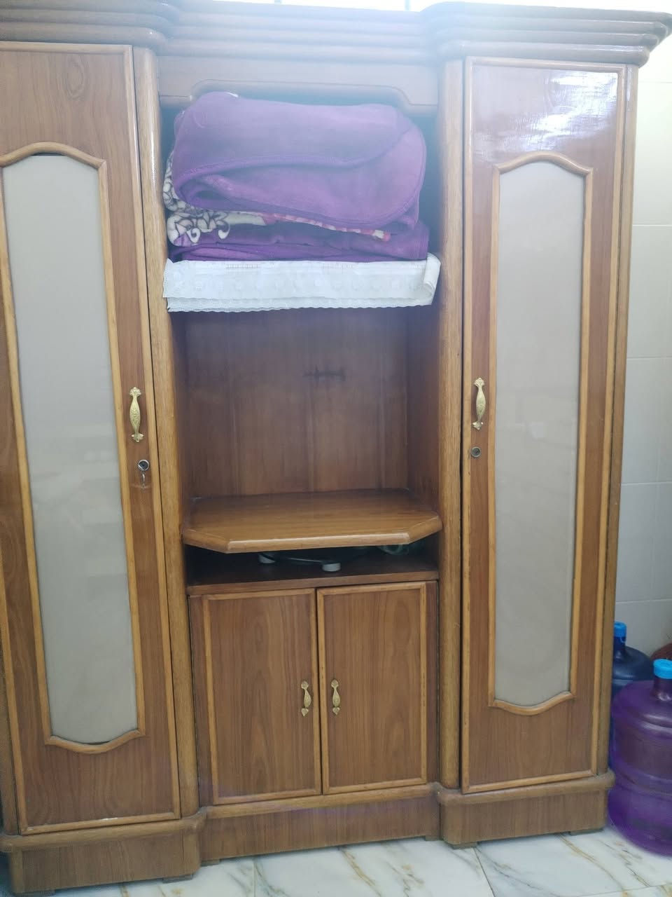 بوفية صاج عرض متر ونص أبواب جام مغلفته بورق ابيض من الداخل ينشال بسهولة ترهم مكتبة الغراض المدرسة وترهم كنتور طفل ب٧٥


**إذا كنت صاحب هذا الإعلان وتريد حذفه لأي سبب، رجاءا أرسل رسالة إلى الدعم الفني**