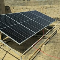 الواح شمسية  للبيع مع القواعد  عدد الالواح 8  6 الواح 400 واط  2 الواح...