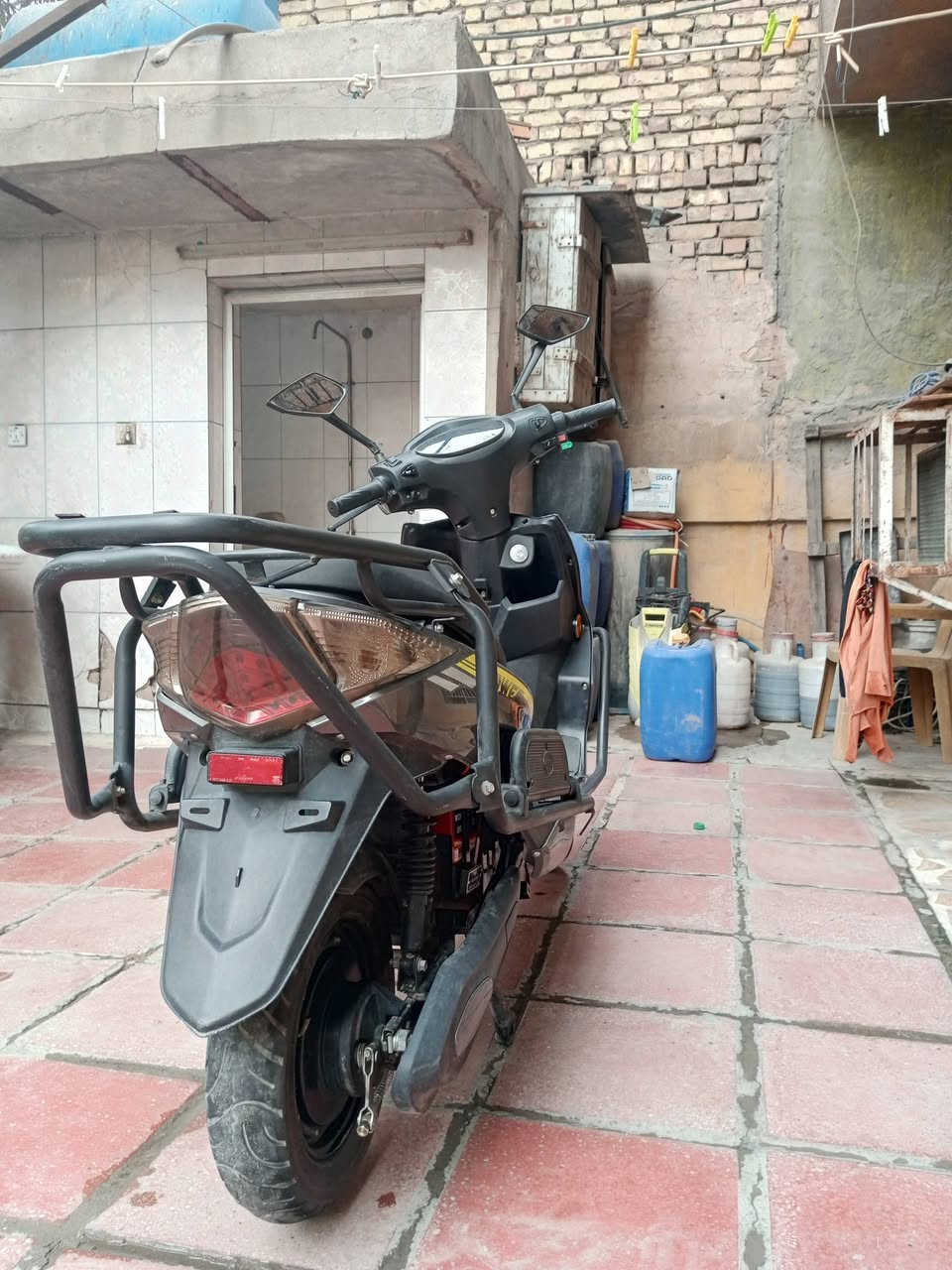 سلام عليكم الدراجة سكني شحن نظيفة جداً واستخدام شخصي خفيف. 6 بطاريات وعندي وحده هبطت وبدلتها الكهربائيات كلها شغاله يعني بل مختصر بس ابدل بطاريه وحده وطيك ضمان عل بطاريات السعر 675 بيه شويه مجال للطيبين الموقع (حبيبيه مقابل شقق الحبيبيه) الرقم ***********
