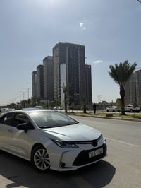 كورلا sas موديل 2023  فول ما عدا بصمة  فتحة سقف  اشاير مري  محرك 1800 ...