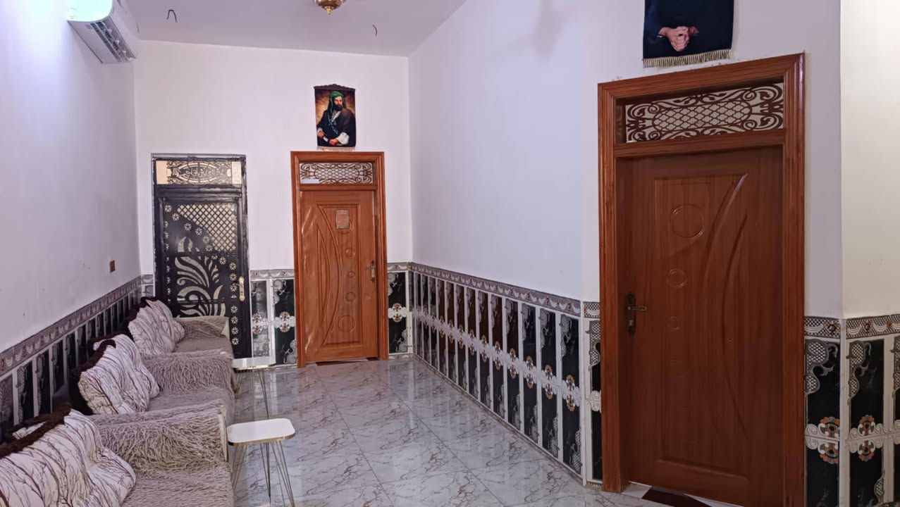 يا الله بيت 150متر زراعي بدايت السديناويه
 كامل الخدمات طابوك صب كونكريت 
تفاصيل غرفتين وصاله ومطبخ وديوانيه وصحيات 
سعر مناسب 
للاستفسار ***********

      _______________________________
عندك #بيت للبيع او #للايجار دزلي تفاصيله وسعره ع الخاص بيع وإيجارات سريعه ان شاء الله والتسهيل من الله / تفضلوا خاص اوالاتصال على الرقم التالي 
      _ _ _ _ __***********_ _ _ _  __
                 مكتب الـسـلام للعقار
