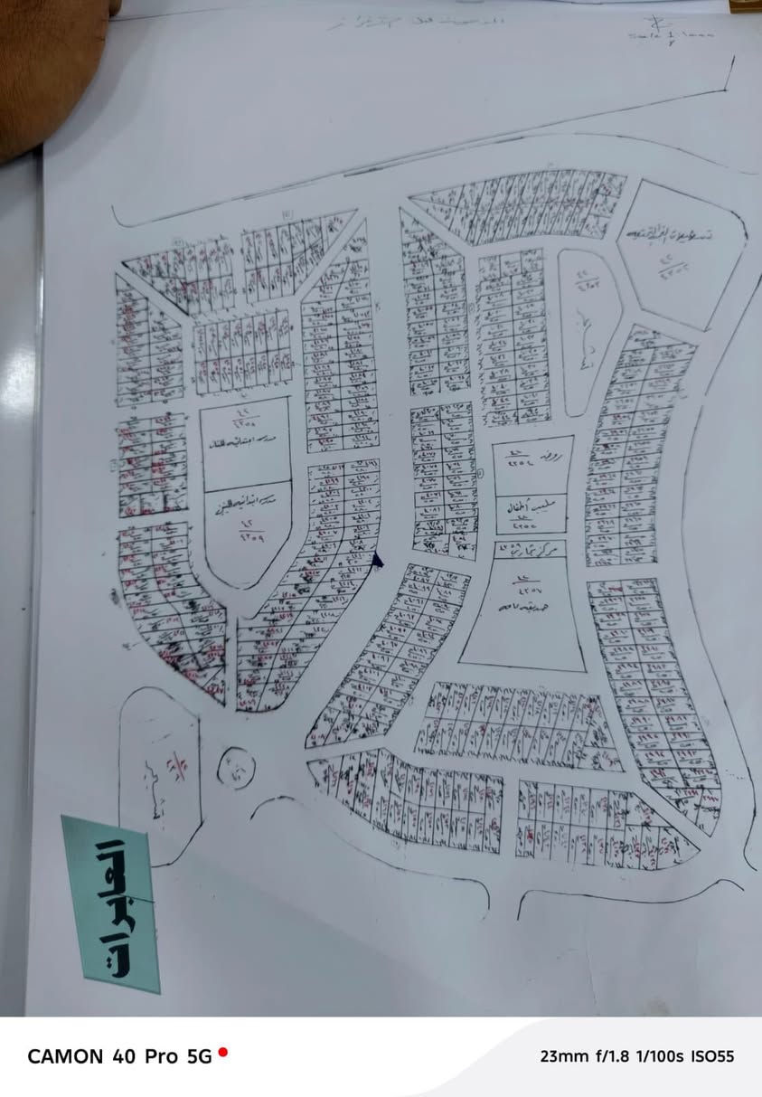 السلام عليكم قطعة ارض قرب الشقق المساحة 305م رقم القطعه 42/4210 للاستفسار الاتصال على الرقم***********
