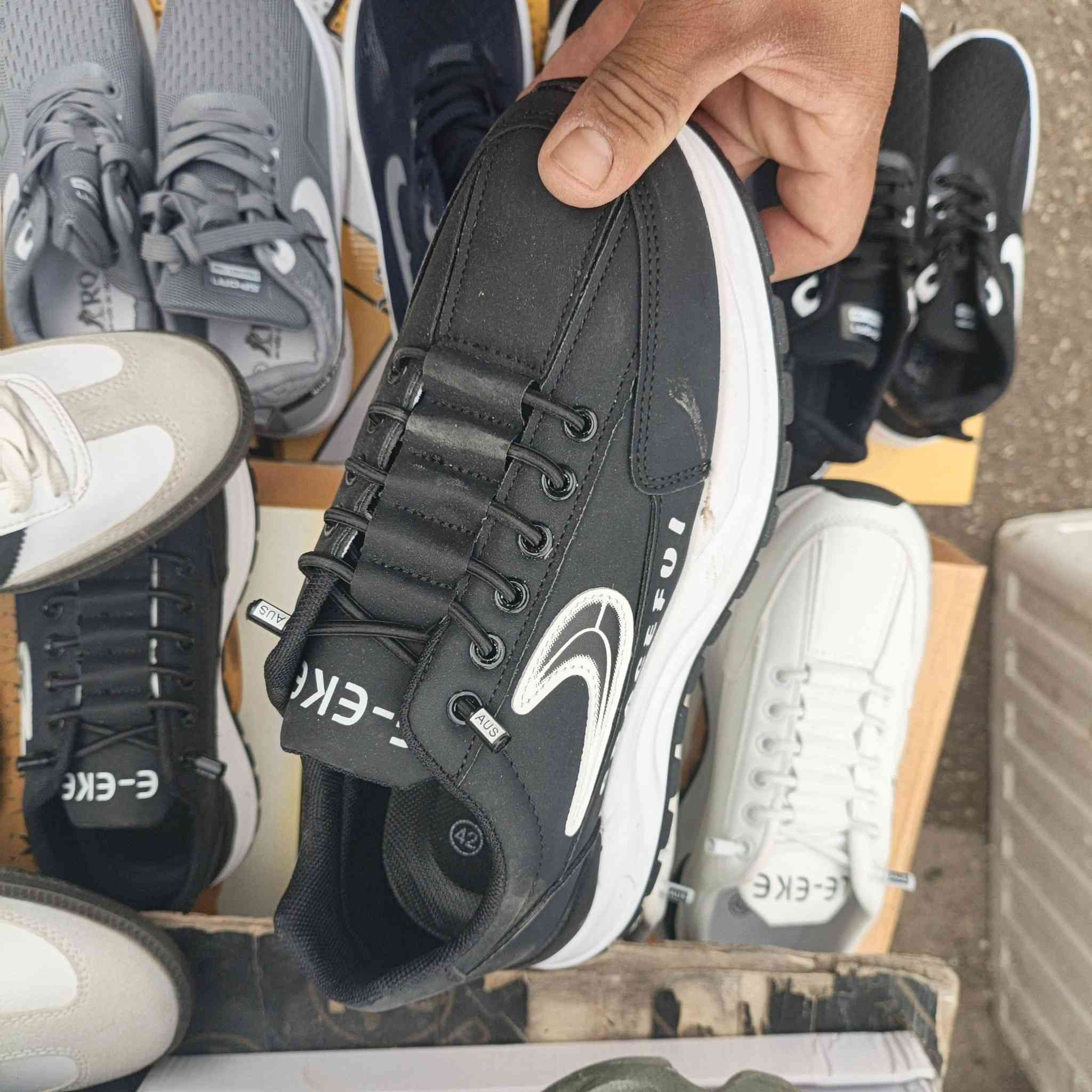 لبيع شلع احذيه رجاليه سعر القطعه 7تالاف عدد 50قطعه لبيع شلع احذيه رجاليه ***********
