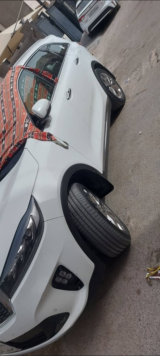 كيا سورنتو 2020 خليجي
( مكفولة كفالة عامه على وضع الشركة) 
V6 3500         
كير 8 نمر 
كراسي جلد وكهررباء 
تحكمات ستيرن جهتين 
مري كهرباء شفط واشاير ترحيب 
شاشه ابل كار بلي 
جنطه كهرباء شفط
ويل 19 كروم
ماشية  80 الف كيلو
وباقي مواصفات السورنتو معروف 
السياره زيرو ماخذها على ايدي 
عليها تخم تاير جديد هنكونك ودسكات وباتري جديد
سعر 265
رقمها اربيل مكانها بغداد جانب الكرخ
رقم الهاتف ***********
دكتور هشام الدليمي 
غير متواجد على الفيس 
تحياتي للجميع
