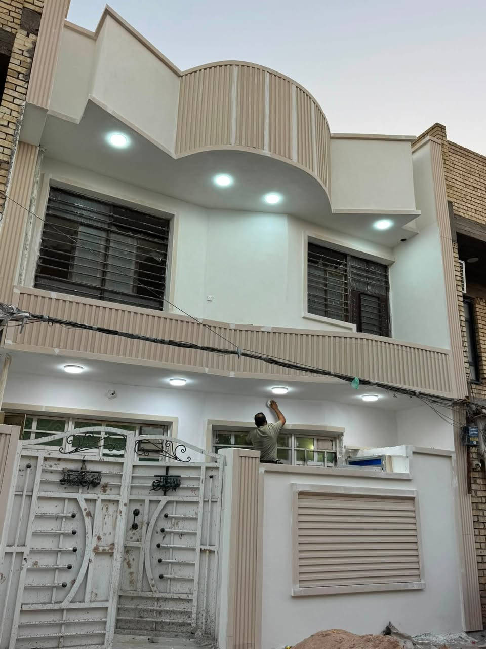 ‏سلام عليكم بيت للبيع الشعله دوان شارع 60
‏المساحة 100 متر طابق يحتوي على أربع غرف نا
‏ بناء طابوق بيت جديد￼***********
