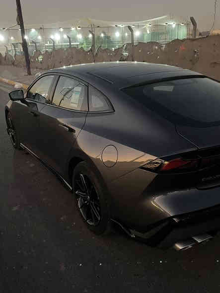 السلام عليكم
للبيع شانجان يوني-ڤي 2025 فئة السبورت — مواصفات كاملة ومميزة:

المواصفات الميكانيكية

محرك 2000 توربو بقوة 229 حصان

گير 8 سرعات AT

وضعيات قيادة: إيكو – نورمال – سبورت – سمارت + زر سوبر ريس (وضع السباق)

المواصفات الخارجية

بانوراما

جناح كهربائي

كزوز رياضي مع 4 فتحات صالونصة

إضاءة LED أمامية وخلفية

ويل 18 رياضي + إطارات كونتيننتال

مرايا جانبية كهربائية قابلة للطي

لون رصاصي غامق مميز

الأنظمة الذكية والأمان

تحديد مسار + تحذير مغادرة المسار

رادار أمامي + حساسات أمامية وخلفية

بريك تلقائي مانع تصادم

كاميرات 540°

داش كام تسجيل تلقائي

قيادة شبه ذاتية

مراقبة ضغط الإطارات TPMS

وسائد هوائية متعددة

الداخلية والراحة

نظام صوتي SONY (10 سماعات + دمام خلفي)

مقاعد رياضية جلد بلونين

تبريد مقاعد

المقاعد الأمامية تحكم كهربائي

تحكم ستيرن 4 اتجاهات + ستيرن رياضي Double-D

شفتات سرعة

تبريد أمامي وخلفي

إضاءة محيطية متعددة الألوان

زجاج أوتو مع فتح/غلق من الريمونت

شاشة ترفيه 12.3 إنش + عدادات رقمية 10.25 إنش

أبل كار بلاي + أندرويد أوتو

شحن لاسلكي

معلومات إضافية

ماشية 13 ألف فقط (قابلة للزيادة)

على وضعية الشركة

مكفولة من الضربة والطخّة والصبغ

السيارة حرّة / رقم بغداد

السعر: 29 مليون

للاتصال: ***********
