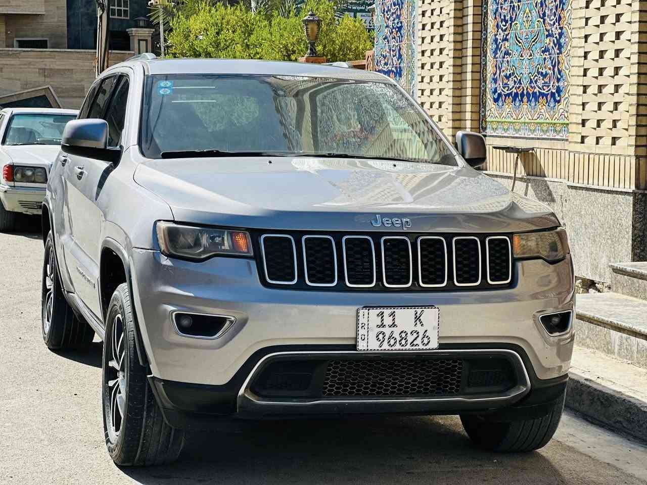 السلام عليكم
السعر 173وبيهة مجال 
جيب شيروكي موديل 2018 السيارة حلوة ونضيفة
صور الحادث مرفقة مع المنشور 
المواصفات 
بصمة ابواب 
بصمة تشغيل 
نضام سبورت 
نضام توقف ذاتي 
نضام ايكو 
مانع نزلاق 
تحكمات ستيرن جهتين 
شاشة جبيرة 
كامرة خلفية دوارة 
وبعد بيهة هواي مواصفات 
السعر 173 وبيهة مجال 
الرقم ***********

العنوان بغداد الرصافة
