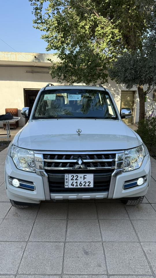 أسلام عليكم يا الله بيع مستعجل  باجيرو مديل2016 بسم والدي تحويل ثاني يوم السياره جديده تخم تاير صدر امامي خلفي كله جديد تبريد ثلج السياره خليجي فول من عده الفتحه كير محرك بلادي السياره كله بلاديه تجي وتشوف بعينك ماشيه 130 حقيقي بيه جاملغ صبغ امامي بدون دواخل مكاني بغداد جميله ***********
