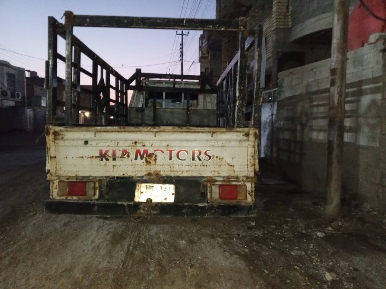 كيا بنكو للبيع 94تخم تاير كير ومحرك واكسن وشاصي مكفولات السعر 40 وبها مجال حك الجيه الرقم ***********
