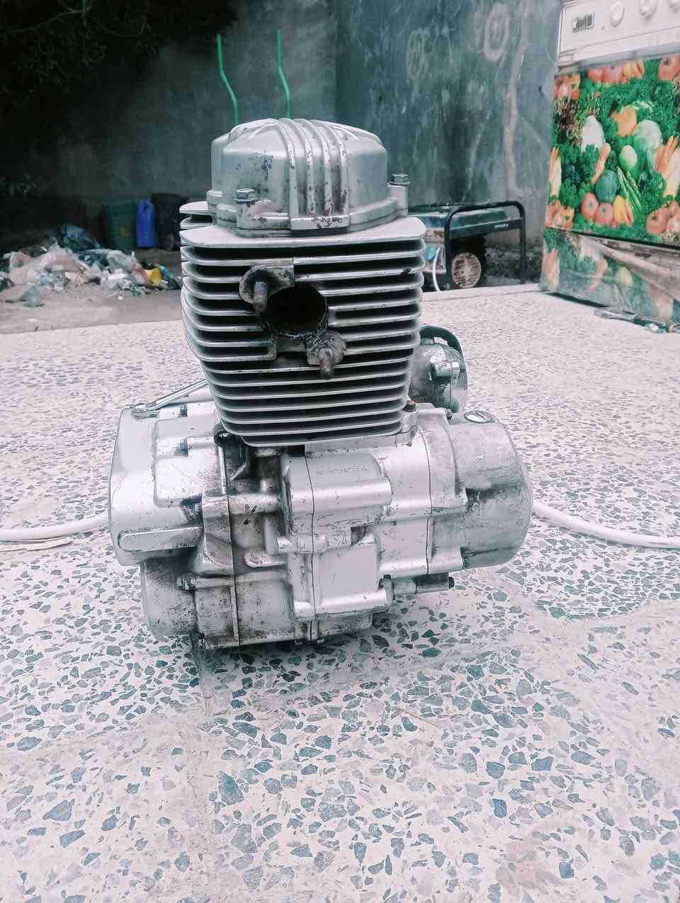 سلام عليكم محركات عدد ٢ شغالات ع الفحص والشد واحد جمره واحد الامتيار سعر الواحد ب75قفل مكاني مشخاب ،،رقم ***********
