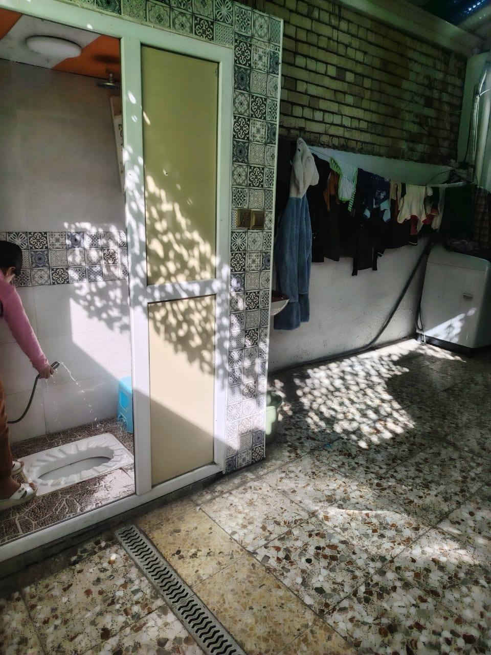 بيت بالشعب مقابيل سوق اربع الالف بشارع الفوجه 
المساحه ٨٠ عرض ٤ نزال ٢٠
البيت باسمي طابوا صرف
يحتوي الطابق اول مطبخ واستقبال وطرمه وصحيات
الطابق ثاني غرفه نوم وحولي جبير يعتبر غرفه ثاني 
السعر ١٤٥ مليون الاستفسار ***********
