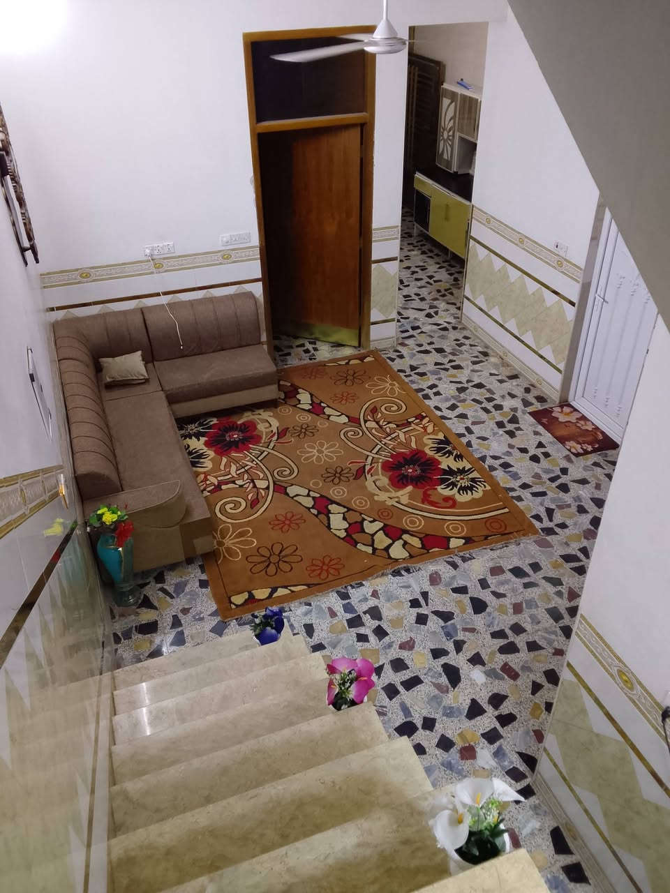 السلام عليكم بيت للبيع مساحه120 منطقة كماليه البستان قرب مدرسة البستان الاهليه متواجد بي وقت رقم الانتصال ***********👍🏻
