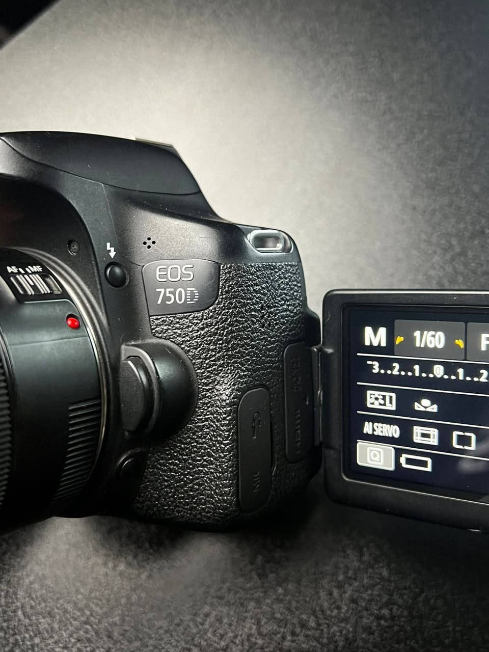 كامره كانون 750d للبيع
ملحقاته 

بطاريه1

شاحنه 

حزام كتف طويل

عدسه 50mm

سعره 400الف قابل للتفاوض

للعلم الكامره اشتريته جديده ما مستعملته هواي 

للاستفسار علق اني ادخلكلان خاف الخاص ما يفتح عدكم


**إذا كنت صاحب هذا الإعلان وتريد حذفه لأي سبب، رجاءا أرسل رسالة إلى الدعم الفني**