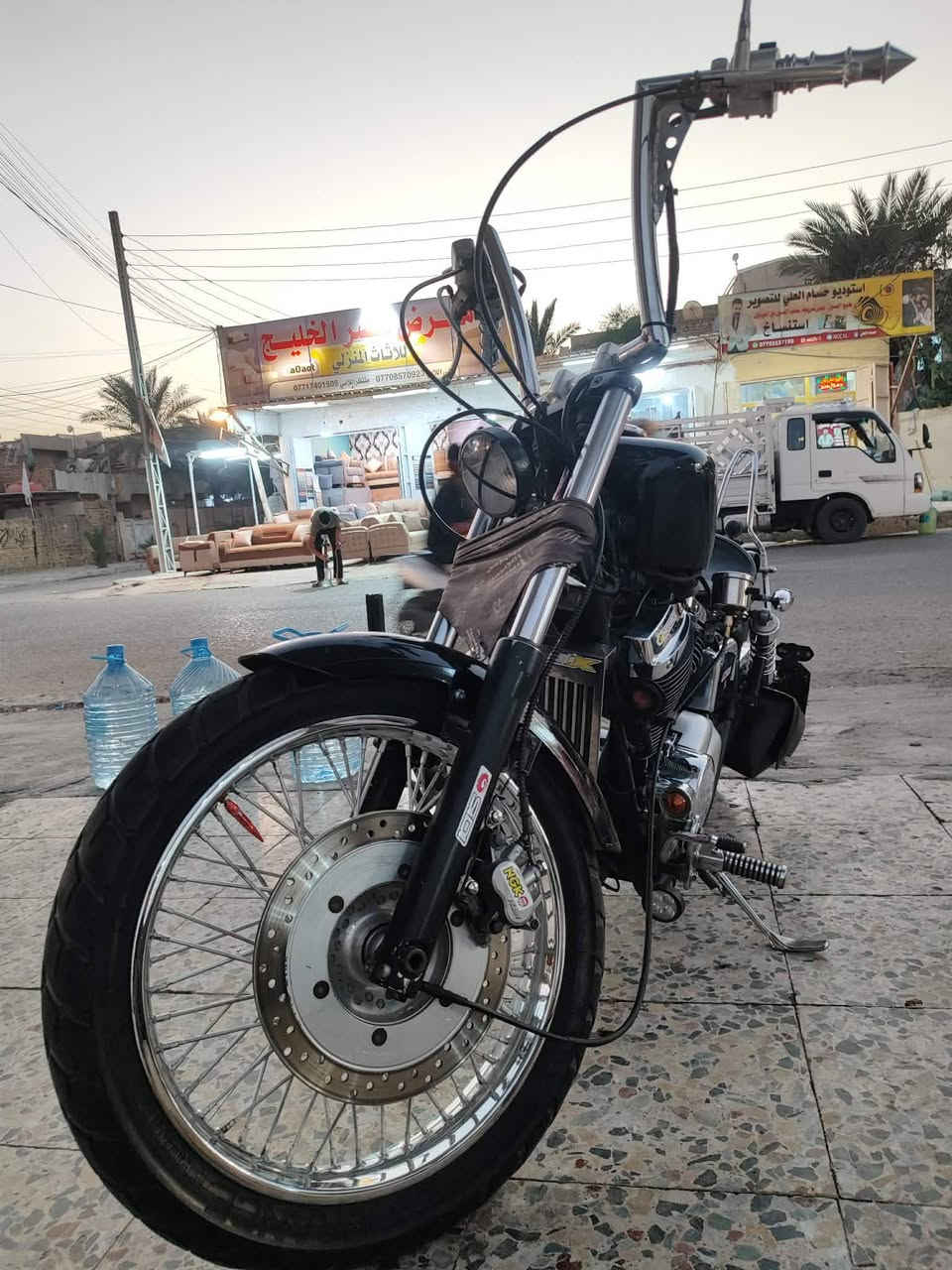 السلام عليكم هارلي شادو سلشر ٤٠٠
نظيفه كلش كير محرك كفاله 
الدراجه اوراق فقط 
وكلش جديده مضمومه واستعمال قليل كلش 
برغي ما بيها نقص 
صالنصه رياضي
السعر ١٥ وبيها مجال للشراي المكان ميسان للاستفسار الاتصال على ***********
