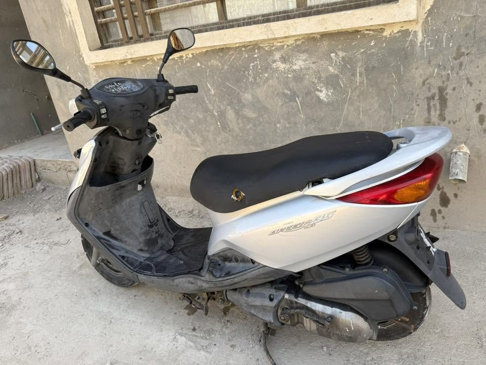 السلام عليكم
دراجه بريز رمبه للبيع استخدام قليل ماشيه 23 الف 
الكفرات كلهن ختم واحد الدراجه نكره كهربائيات كلها شغاله
نص هندر وتشتغل الدراجه حيل نضيفه رايدها 900 وبيها مجال العنوان بغداد ***********
