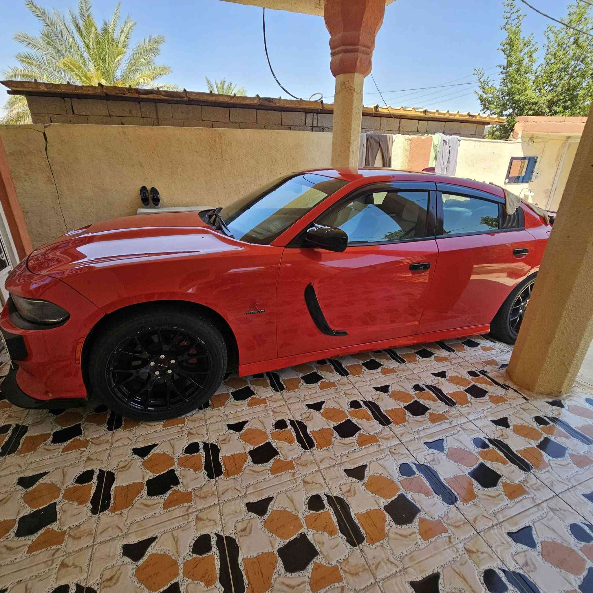 السلام عليكم من رخصت للادمن  المحترم دوج جارجر هيمي 5700 للبيع الون احمر نص فول.            التواصل عل فيس او عل الرقم ***********.
