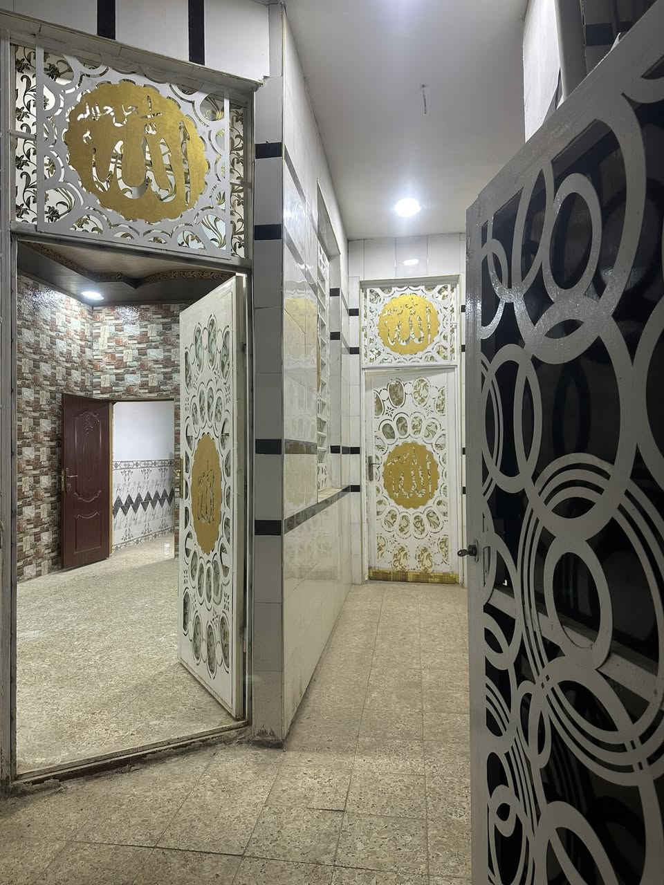 يالله بيت للبيع طابو صرف نجف حي ميسان ***********

قطاع. 23. قرب السوك. المساحه. 100 متر صب كونكريت
 
غرفة.    صالة.    مطبخ.    أستقبال  ***********

صحيات. داخلية وخارجية السعر. 109. مليون وبي مجال
""""""""""""""""""""""""""""""""""""""""""""""""""
      مكتب ابو حوراء الحسناوي للعقار 

 بيع.     شراء.   ايجار.   رهن

عنوان المكتب نجف حي ميسان مقابل السوك الغير
""""""""""""""""""""""""""""""""""""""""""""""""""""
