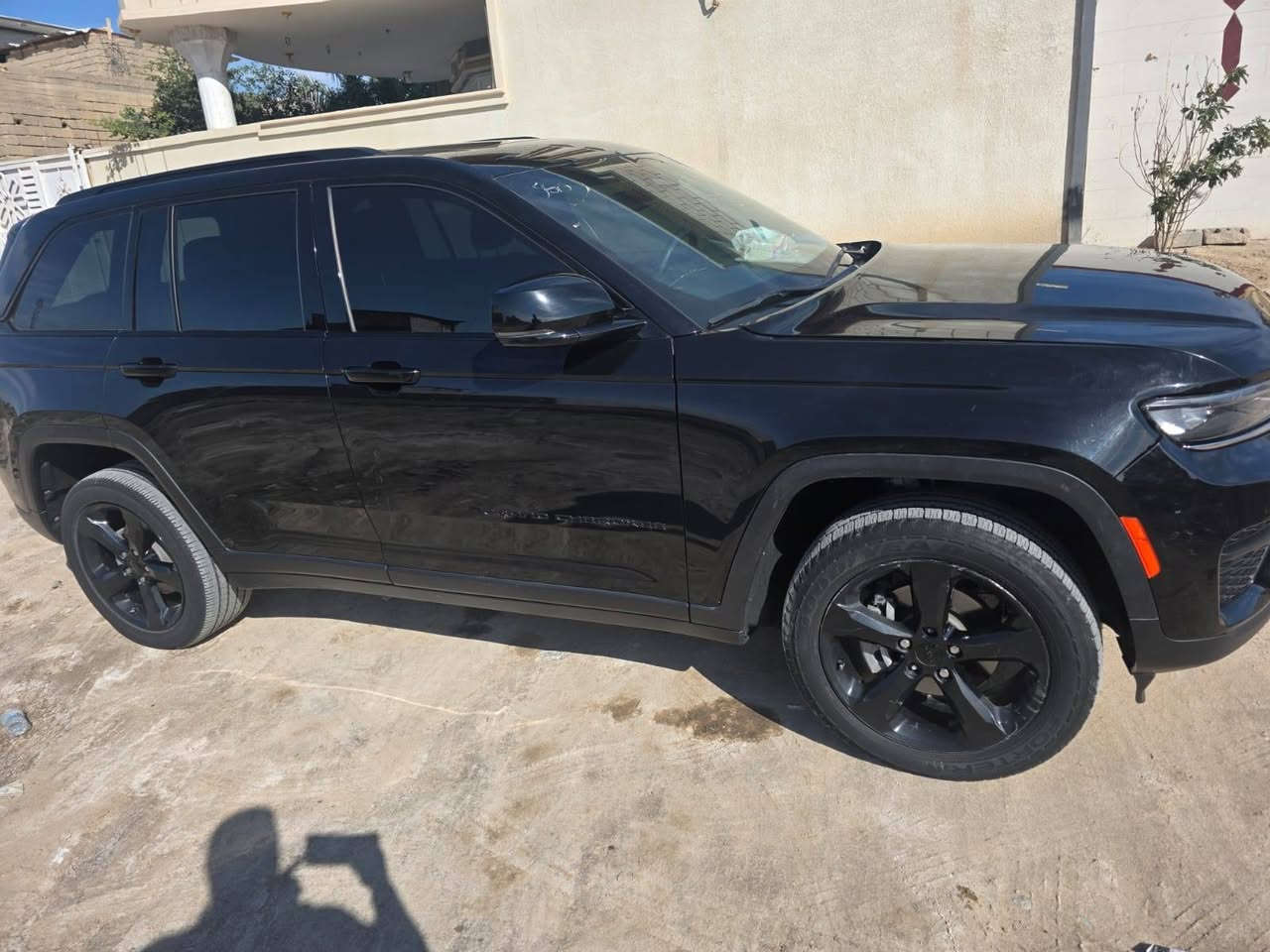 السلام عليكم للبيع جيب موديل 2023 أصل  رقم فحص فول مواصفات فتحه كشنات جلد كهرباء تحكم ستيرن جنطه كهرباء محرك 6سلندر كير مكينه كفاله حداديه تخم تاير جديد  دخول جديد مكفوله من الصبغ والتبديل والغد والشاصي كفاله لسيارة جديده أحلة من الصور وجاهزة حادث أمريكا مرفق بصور السعر 280 وبيهة مجال المكان البصرة القرنة للستفسار *********** البصرة, العراق
