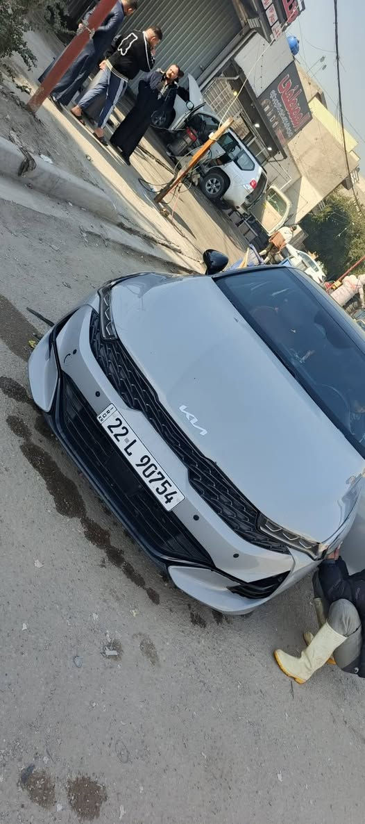 سلام عليكم لبيع موديل 22فول سياره بسمنه جاملغ وبنيد حادثه بدول دواخل كير مكينه مكفول سعر 155بكان سياره بغداد زيونه ***********
