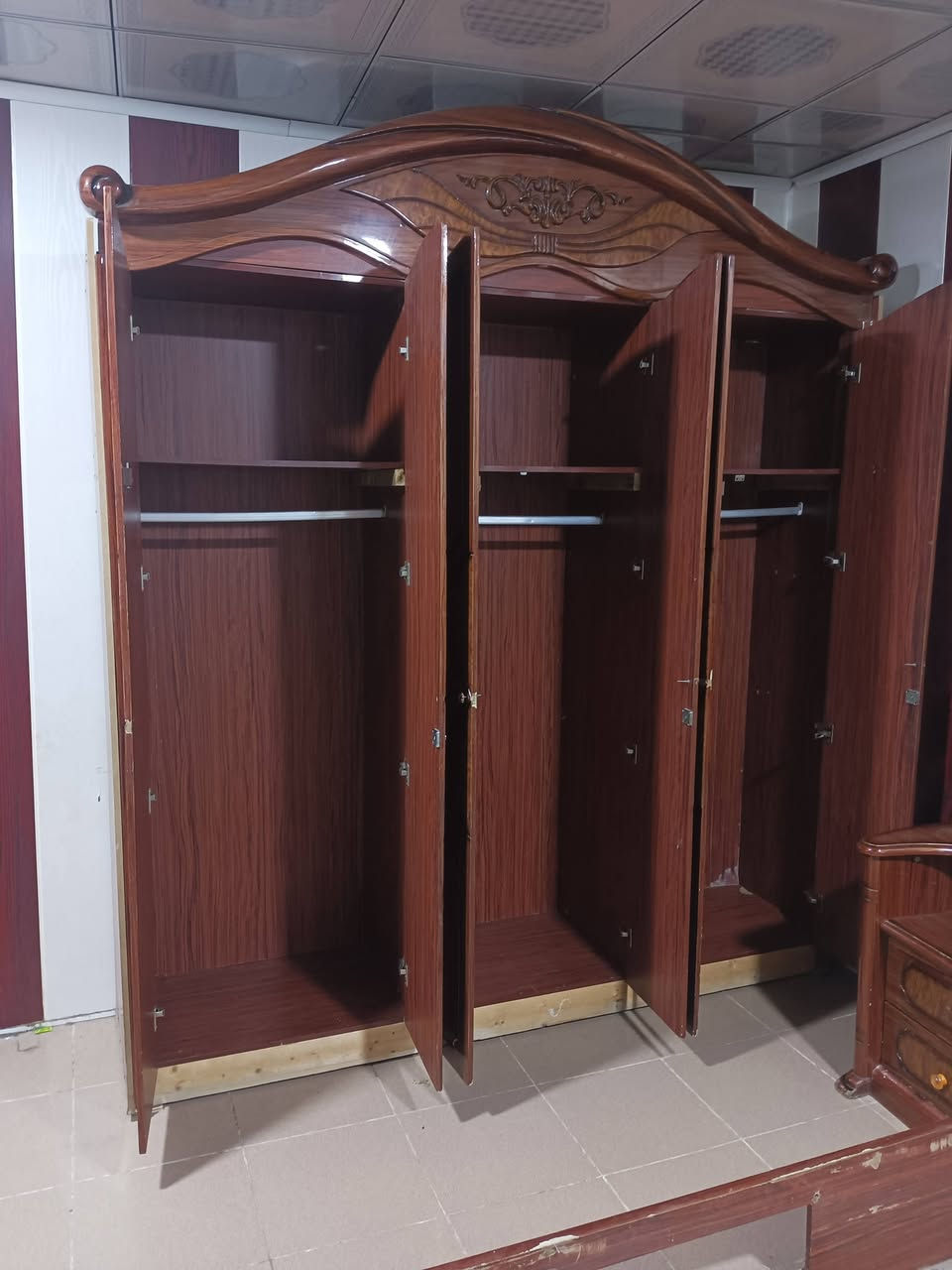 السلام عليكم من رخصة الادمن كنتور وجربايه للبيع ماليزي باب الأول القديم والصومايه مال الجربايه خشب وبلوك اسود اني مسويهن على ايدي السعر كلش مناسب 100 ألف قفل لأ تعامل المكان المسيب نزلت اولاد مسلم عليه السلام حي جايد للاستفسار الاتصال على هذا الرقم *********** او مراسلة الصفحه
