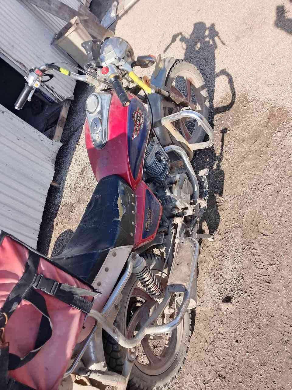 شباب دراجة جوندة للبيع موديل 19 نضيفة  اوراق موجودة ب 650 مكاني بغداد *********** وخاص هم موجود ملاحضة الدراجة مطينة ممغسولة ترة
