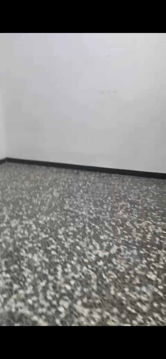 للإيجار 

نزال قرب كليه العلوم الاسلاميه 

200 متر. حديث جدا 

طابقين 4 غرف نوم 

بدل  الايجار 550

‭0786 959 8192‬
