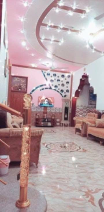 بيت طابو صرف للبيع يحتوي على طابقين 
   الطابق الاول  
   ثلاث غرف نوم 
    استقبال  9*4
    صاله كبيره 10*4 
    مطبخ 4*5
     كراج سيارات

طابق ثاني 
 غرفه نوم كبيره 4*8
صاله 4*4
ومؤسس نفس التصميم الطابق الارضي 

صحيات داخليه و خارجيه 
نظام سويت للغرف 

حي الحسين قرب مدرسه الاعراف***********
