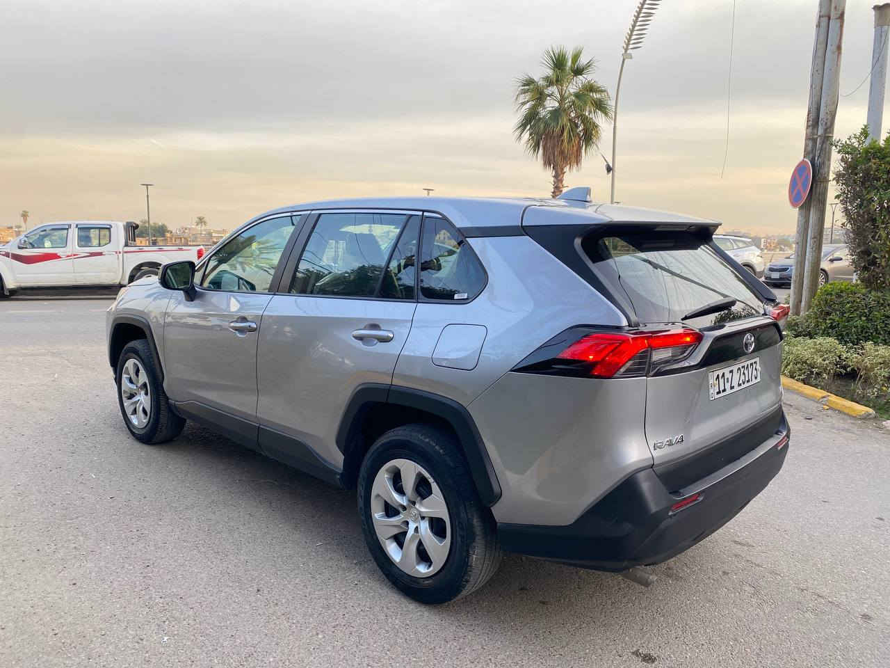 تويوتا راف فور 2023 بدووون إرباك بجم سليم نظافة الشركة
‏رقم بغداد بأسمي الجديد مع هزة جديدة
‏المواصفات :
‏رادار امامي( تحذير تصادم وتوقف) / كامرة خلفية/ شاشة كبيرة/ اللايتات ليد بلادي / كروز سرعة / مود درايف ( سبورت- نورمال- ايكو) / هاند بريك بصمة/ اوتو هولد / ابل كار بلي واندويد اوتو/ تبريد قطعتين///////(
                  ‏السيارة ماشية 38 الف
🌹كير محرك صدر تبريد كهربائي كلهن بوضع الشركة 🌹
                           ⛄مكاني بغداد ⛄
حادث جاملغ خلفي + جزء بسيط من الصندوق
سعر 215 وبي مجال ورة شوف 
                        ***********

‏
