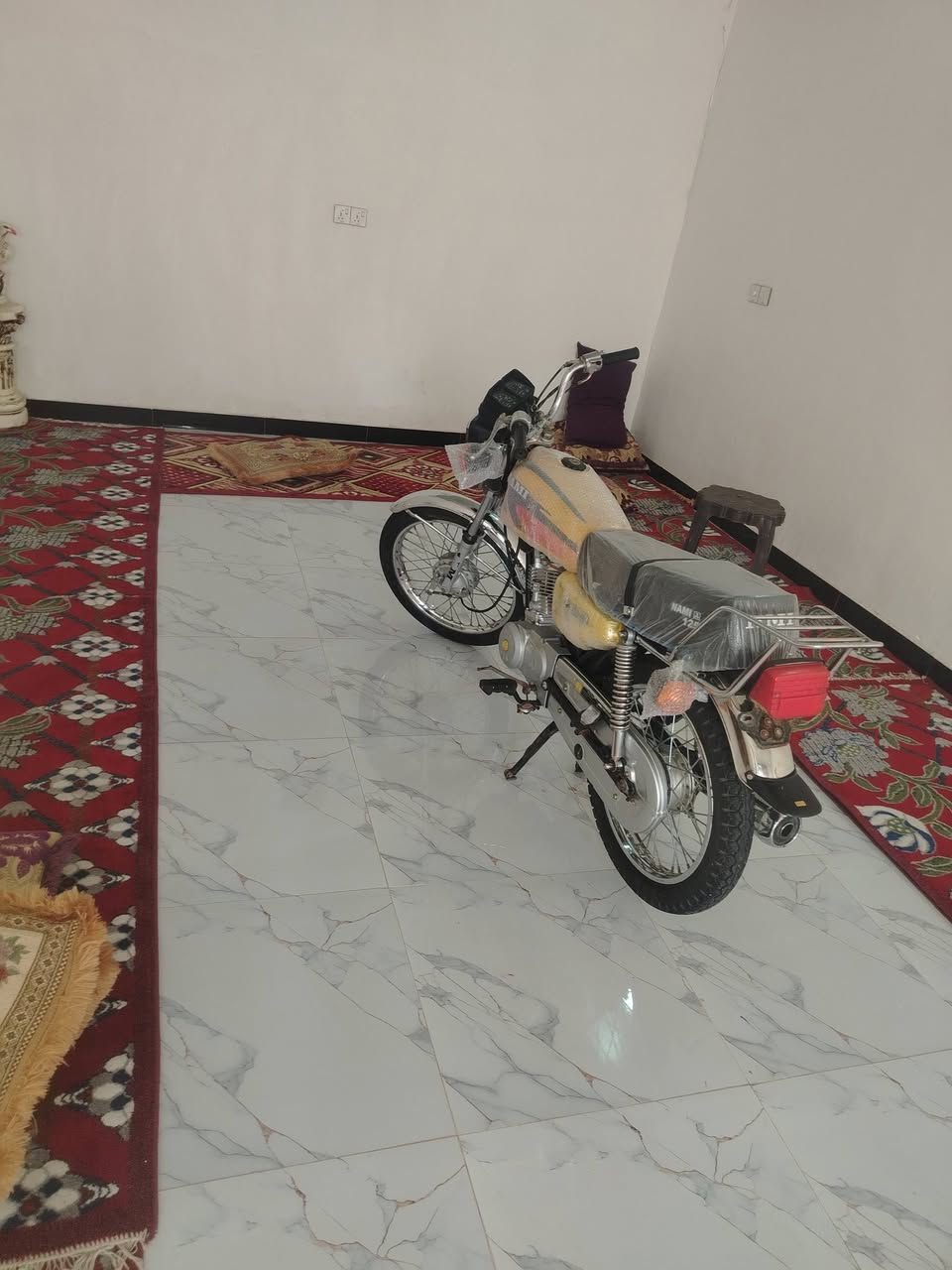 السلام عليكم شباب دراجه موديل 27 سكنر دراجه جديده برغي ما ذب عليهاا السعر 600 وبيه مجال قليل والشراي بيه خير ويدلل والاتصال على هذا الرقم ***********
