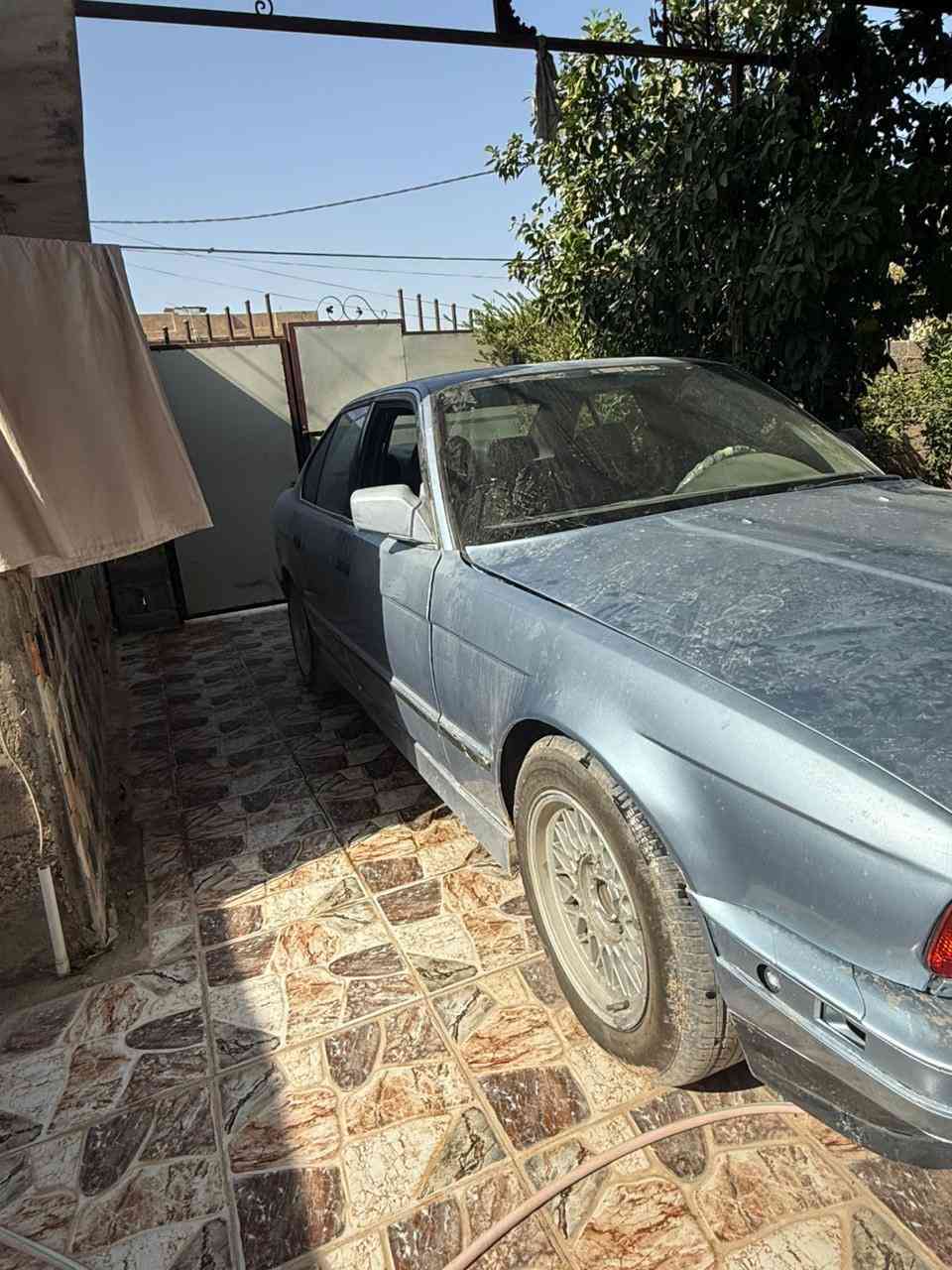 السلام عليكم BMWموديل ١٩٩١رقم سليمانية بأسمي السيارة صار بيها حادث بسيط وتصلحت وبقت شغلات بيها ما كملتها 
المكينة والكير سليمات تخم تاير جديد باتري جديد 
السيارة مكانها ديالى الخالص 
السعر /٤٠ وبيها مجال 
مستعجل على بيعتها 
للأستفسار اكثر ***********
