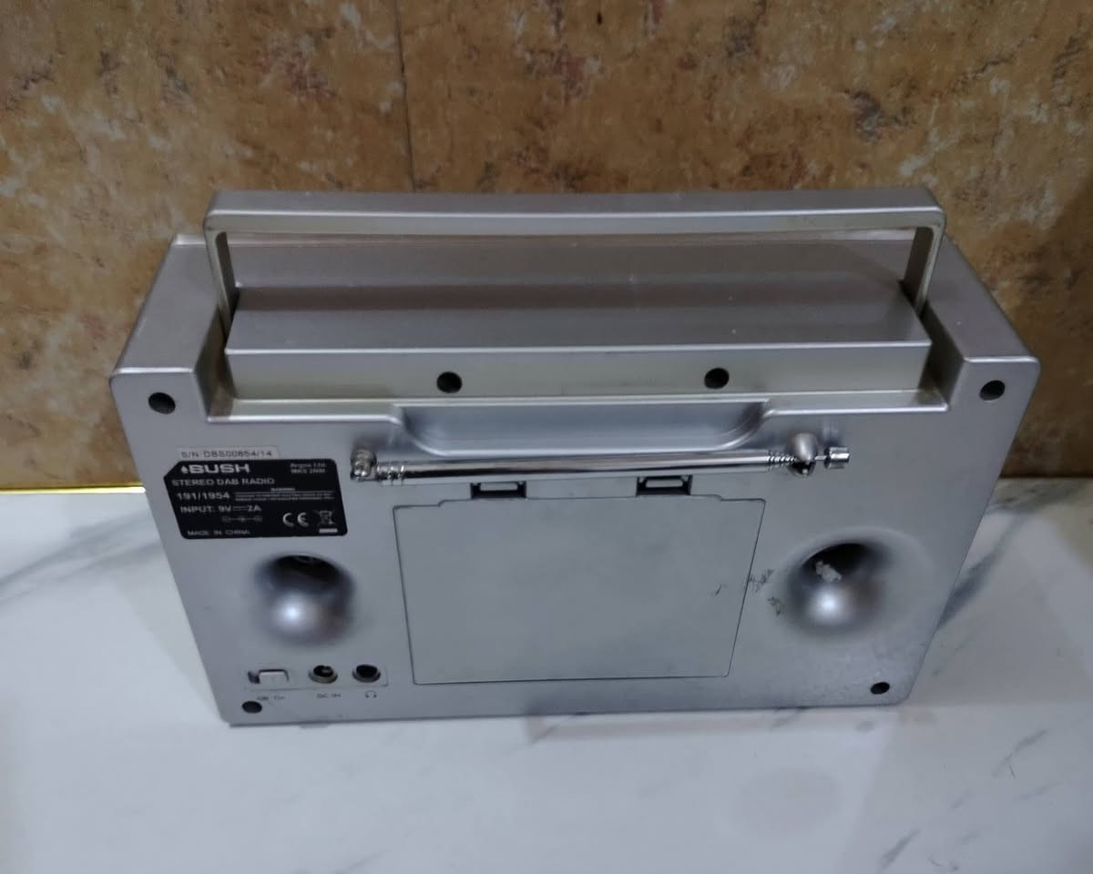 راديو ماركه BUSH الجهاز يعمل باتري وكهرباء واجهه الجهاز مصنوعه من الألمنيوم سماعات اثنان الجهاز باله اصلي جاي من بريطانيا صوت نقي وسحب جدا قوي الجهاز نضيف جدا جدا السعر على الخاص#&&&*+
#ريال #دينار #درهم


**إذا كنت صاحب هذا الإعلان وتريد حذفه لأي سبب، رجاءا أرسل رسالة إلى الدعم الفني**