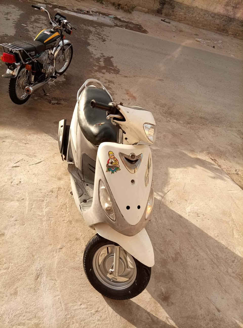 سلام عليكم ماكس منغولي دراجة خرسة دراجة كلشي شغال سلف هندر  كفر اصلي بس مصبوغ ابيض مكاني حلة ٤٠٠ بية مجال ***********
