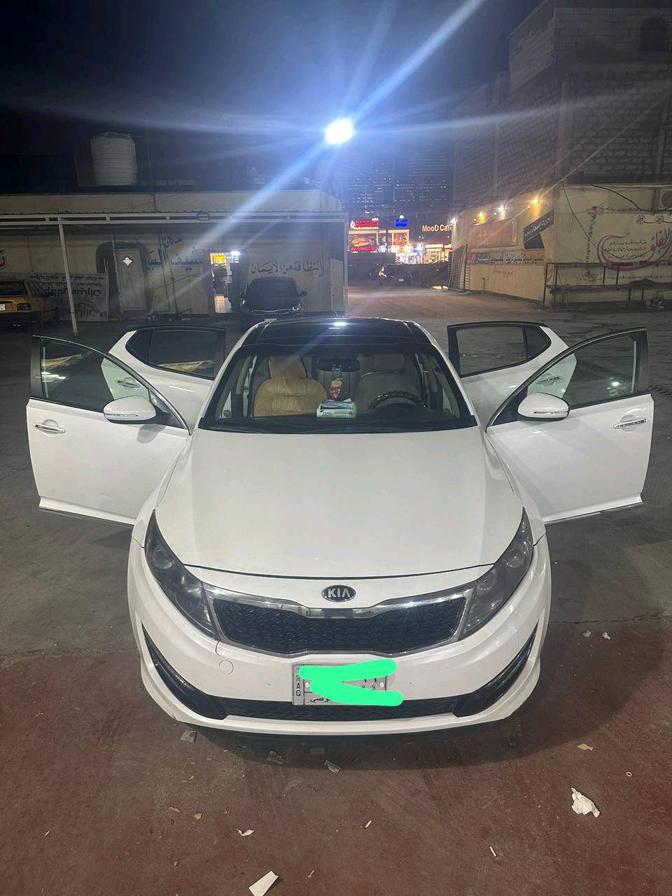 السلام عليكم
اوبتما للبيع 
فول مواصفات 
بونراما
بصمه 
شاشه جبيره  وبعد بيه مواصفات 
حادثه بل منشور وبيه شوي تقشير بل تكمه فقط سياره حلوه شاهد الله نضيفه 
سعر السياره 118وبيه مجال للشراي 
***********
