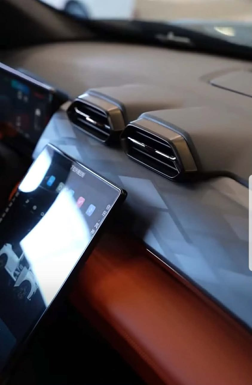 دونك فينك تو كلر   فحص نينوى ما مرقمه ضمان شركه ليث العبيدي ٦ سنوات و200000كيلو متر  محرك نيسان روج السياره ماشيه 1200 بس يعني زيرو تقريبا 
التصميم الخارجي للسياره جدا عصري ورياضي  تحتوي السياره على اضاءled
مع التحكم بعدسه اللايت وجناح رياضي 
وصندوق كهرباىي السياره بيها نضام اتزان بالمرتفعات يعني بيها نضام يخليها تمشي المرتفعات بكل سهوله ونضام تثبيت سرعه محرك ١٥ccتيربو بعزم دوران ٣٠٥ نيوتن يعني طياره بناقل حركه ٧ سرعات يعني كل ١٠٠ كيلو ٧ لتر  طبعا السياره بيها مواصفات أتحدى اي ماركه بيها وكلش هواي سبب  بانوراما مع سقف اسود اعلى فئه بالميك 
السياره عليا ١٧٠ تقريبا. طالب عليا عليها ١٦٥ وآسف على الاطاله رقم الموبايل 
***********
