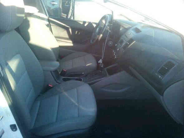 كيا فورتي 2015 وارد امريكي فئة EX
محركها 2000 gdi ما شايفه غير بنزين محسن ونشط خير من الله
گير ومحرك كفااالة
تبريد شغال يخبل وثلج بس التدفئة العام وكفت عندي ولغيتها ماسويتها فقط
ماشيه 104 الف وقابل للزيادة 

بدلت تخم تايرات قبل شهر تقريبا

ضرر السيارة من امريكا ضربة من اسفل السيارة فقط وهنا بالعراق اضربت بباب البيت بين الجامرلغ الامامي وباب السايق صار بيها صبغ على گد الضربة وبالدوسة هم واضحة بالصور  
وبيها تكحيلات بسيطة بنفس الجهة وبارد بسيط

السيارة معتني بيها كلش على ايدي بنزين بس محسن ودهن اصلي وكلش حاط ايدي بيها 
السيارة بأسمي شرط التحويل

السيارة عارضها 123$ وبيها مجال ان شاءالله
***********
