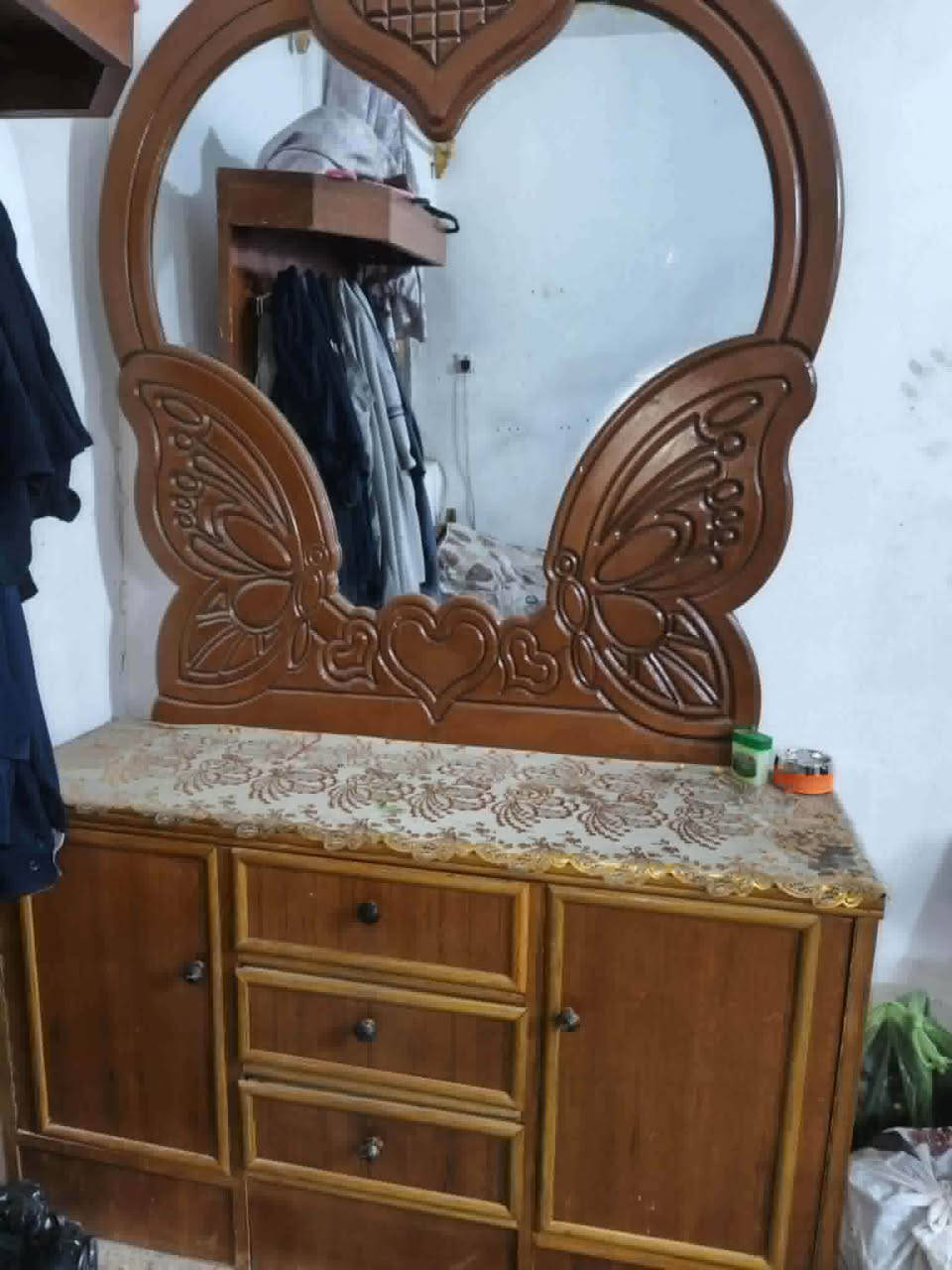 غرفه عراقي  6 قطع بيها اضرار كنتورها نضيف  اضرار مو كلش قويه 
السعر 250 وبيها مجال
بغداد جسر ديالى


**إذا كنت صاحب هذا الإعلان وتريد حذفه لأي سبب، رجاءا أرسل رسالة إلى الدعم الفني**