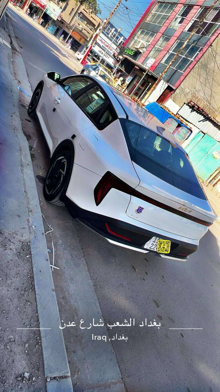 السلام عليكم 
كيا K4 للبيع 2025 فول مواصفات 
ماشيه 20ميل
وارد كندي حادثه تخريب كسر بالدعاميه من جوه بدون ايرباك بدون شاصي بدون صبغ بدون لغد مكفوله من كلشي  
سونار موجود بالصور
مواصفاته 
بصمه و وبصمه ابواب 
اناره ترحيب عند الاقتراب من السياره
تشغيل عن بعد
صندوق ذكي يفتح عند الاقتراب من السياره
بنروما
رادار امامي وجانبي
لايت لد 
كشنات جلد 
الكشنات الاماميه تدفئه + المقود تدفئه
شاشه اصليه وكامرا اصليه
شاشه كاربلي
شاحن واير ليس
سايد بريك بصمه
تحكم مقود كامل 
وبعد المواصفات المعروفه بال K4
مكان السياره بغداد الشعب  
للاستفسار اكثر الاتصال 
***********
