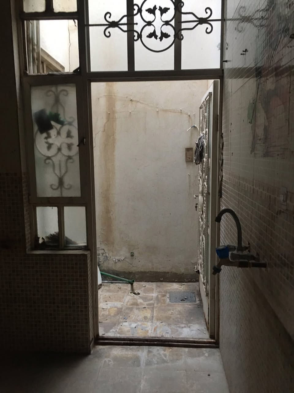 عدنا بيت للايجار بالسلام بسعر معقول
بمساحة 100 م² وطابق واحد، 
تتكون من غرفة نوم، صالة مريحة، مطبخ، استقبال، وصحيات، وتتميز بموقع هادئ ومناسب للسكن العائلي. 

للاستفسار أكثر يرجى الاتصال فقط غير متواجد عبر النت: 

*********** أو ***********
